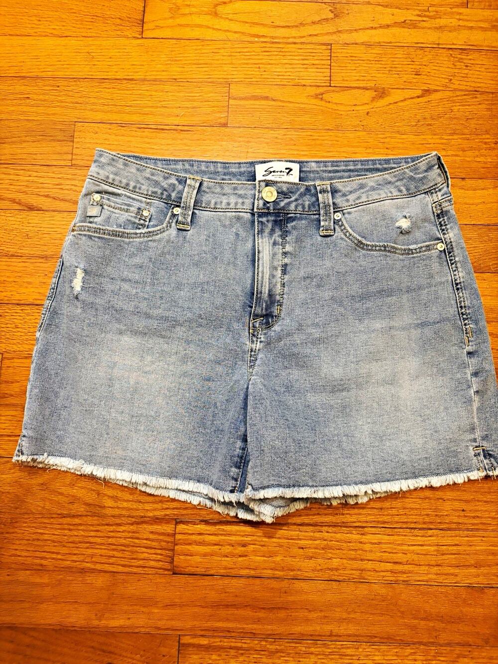 Seven7 Light Wash Denim Cutoff Shorts Size 8 Distressed Frayed Hem High Rise